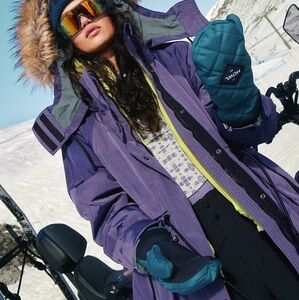 NWOT HOWL Quilted Mittens Burgundy Size Small